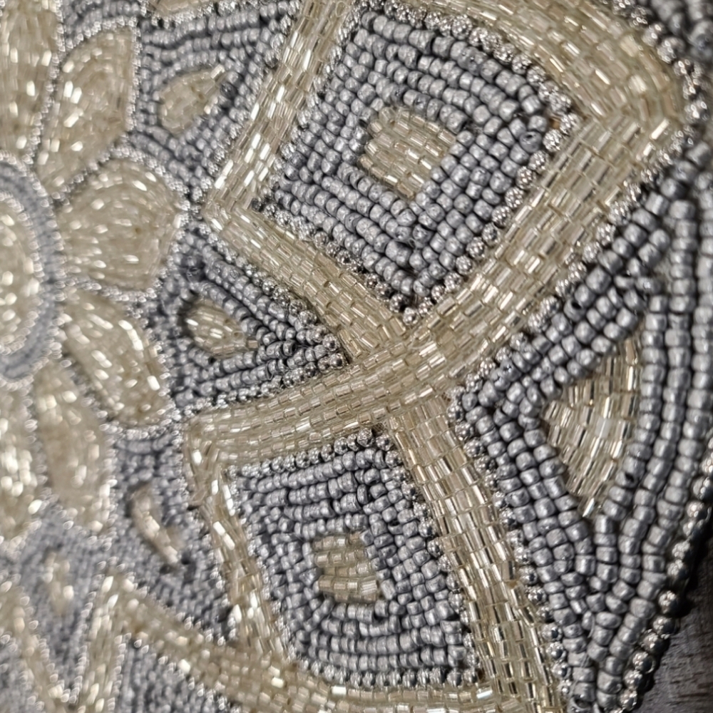 4pc Lux Habitat Sparkly Beaded  Sunflower Placemats Chargers Set New - Picture 5 of 7